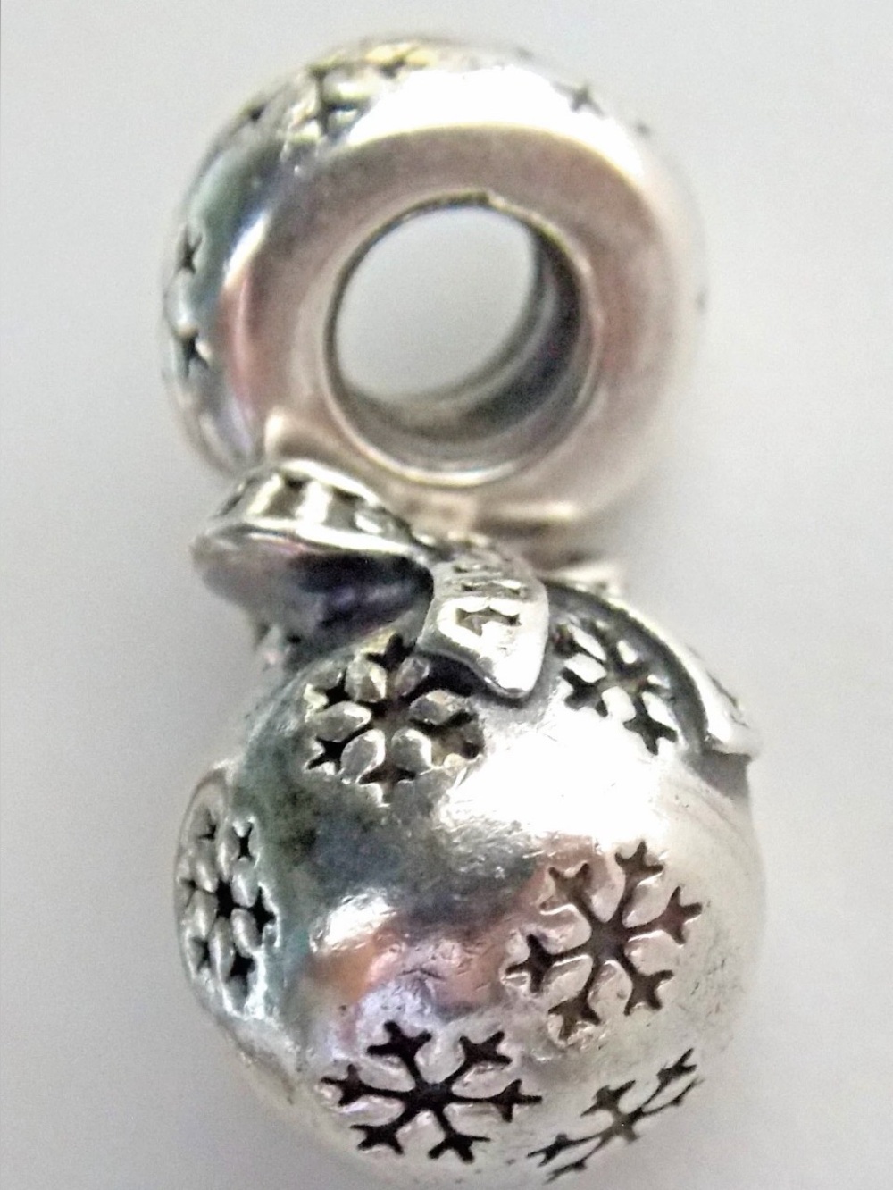 Pandora Retired Christmas Ball limited Edition snow flakes